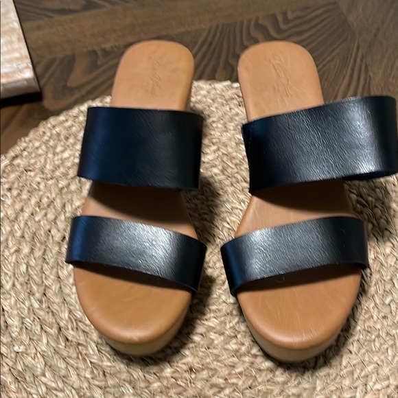 Universal Thread Shoes - NWOT Universal Thread Women's Black Slide Sandals